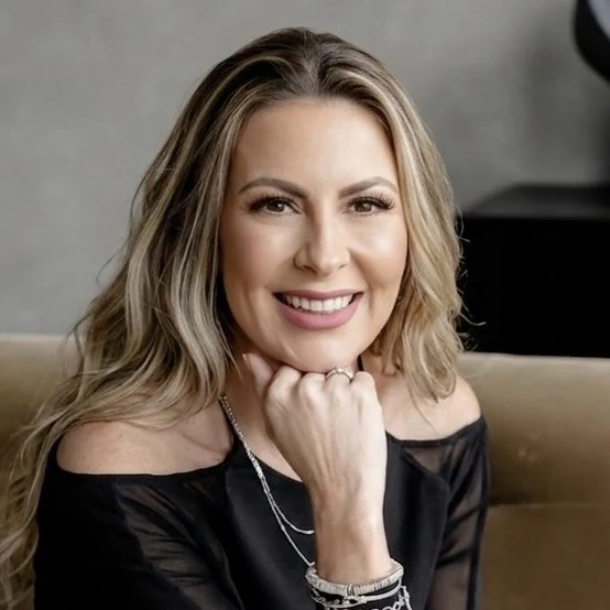 Dra. Amanda Cândido em retrato profissional